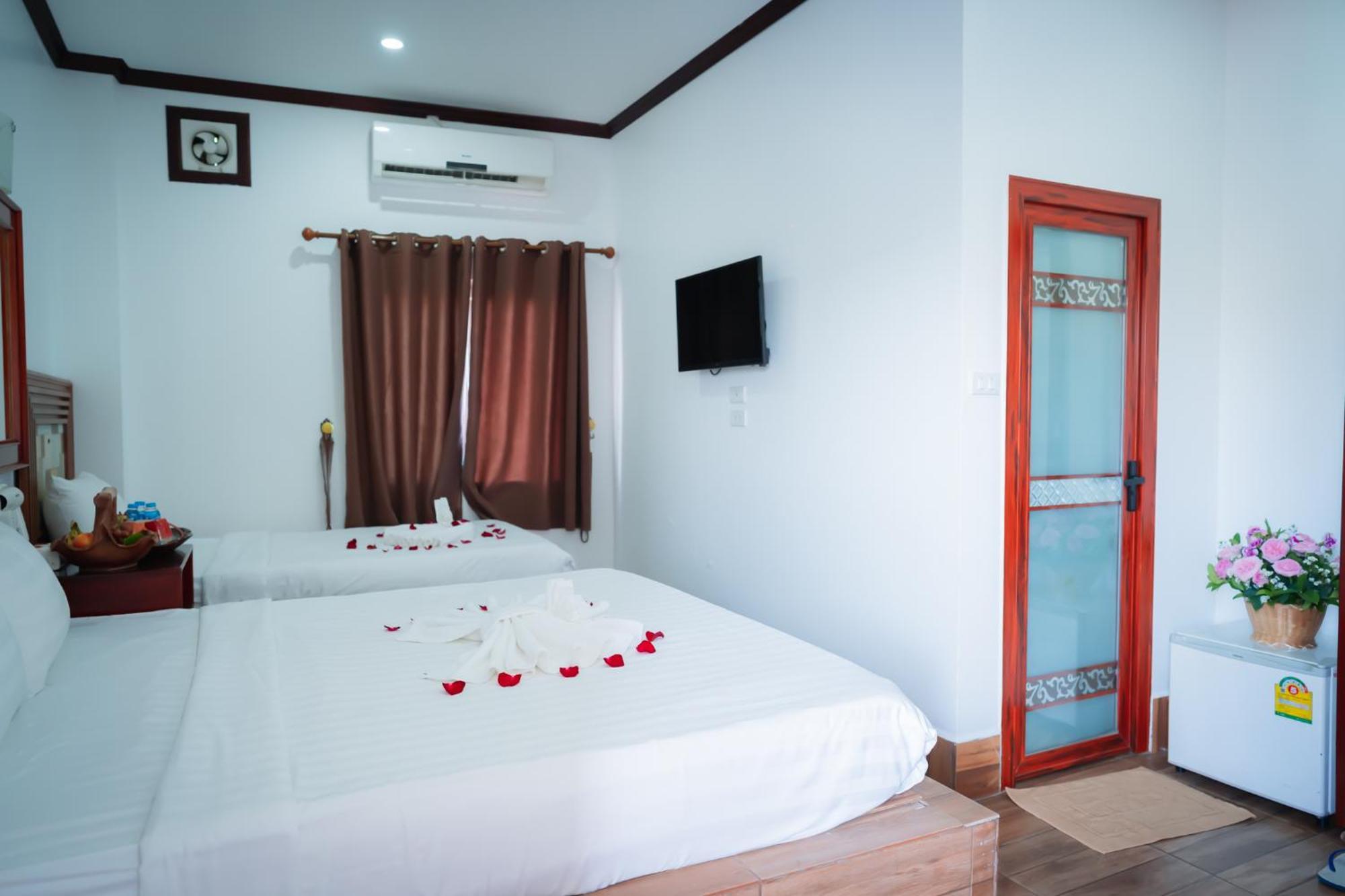 Vientiane Ruby Riverside Hotel Exteriör bild