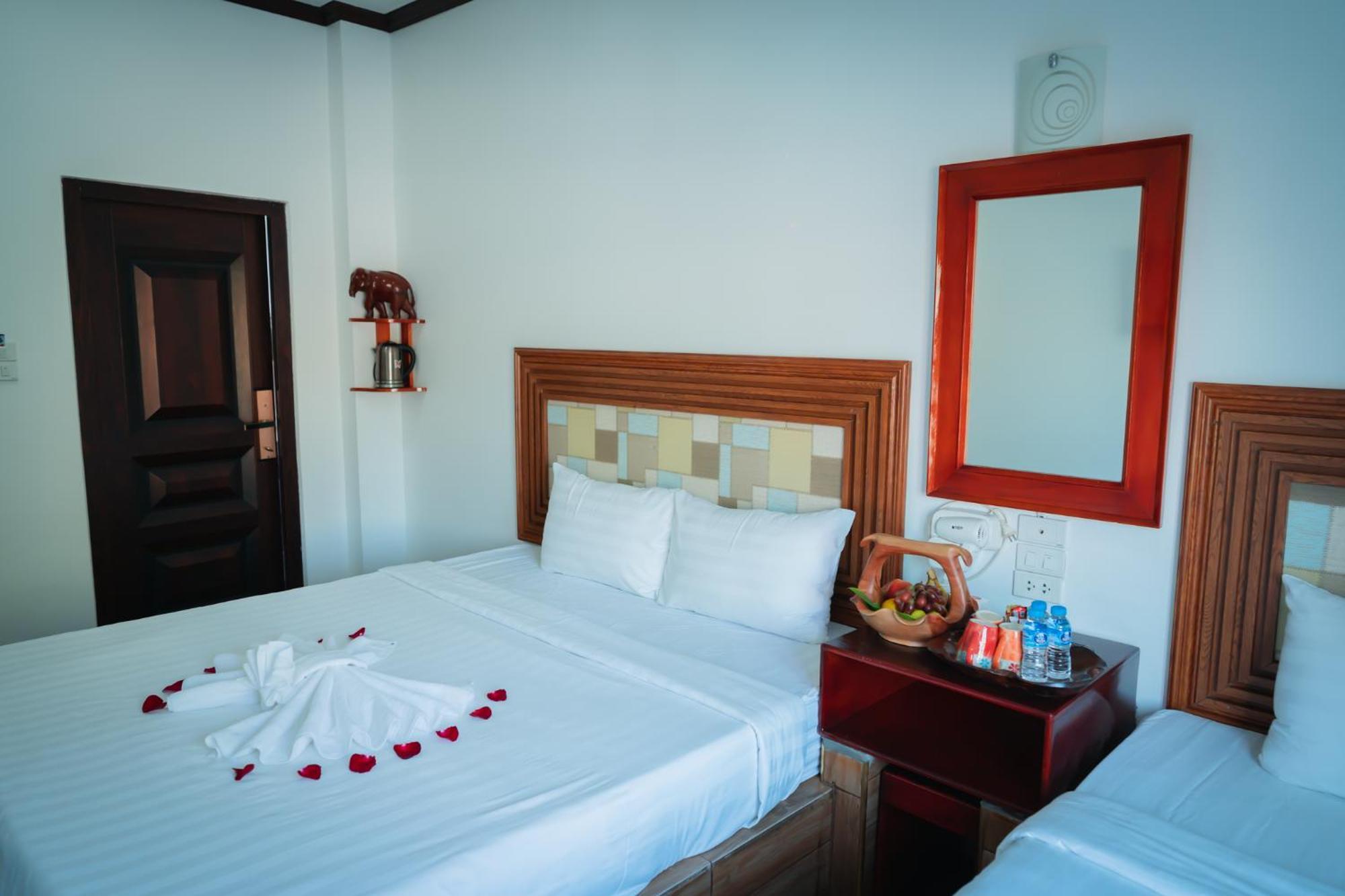 Vientiane Ruby Riverside Hotel Exteriör bild