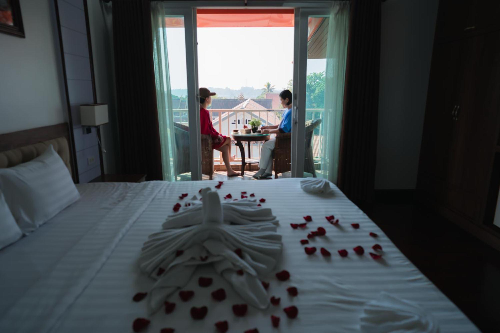 Vientiane Ruby Riverside Hotel Exteriör bild